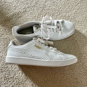 White pumas like new.